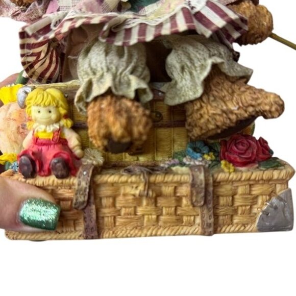 Vintage Figurine Bear With Straw Hat & Picnic Basket Plays Music and works - Picture 12 of 12